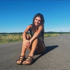 Meet your Posher, Chloe